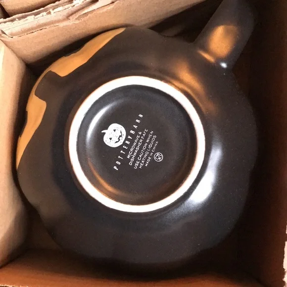 Pottery Barn Black Jack O'Lantern Pumpkin Stoneware Mugs - Set of 4 🎃 - Picture 12 of 16